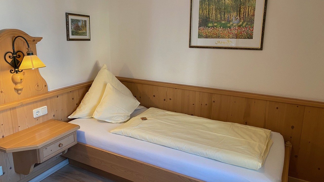 Photo of Bedroom in Roding