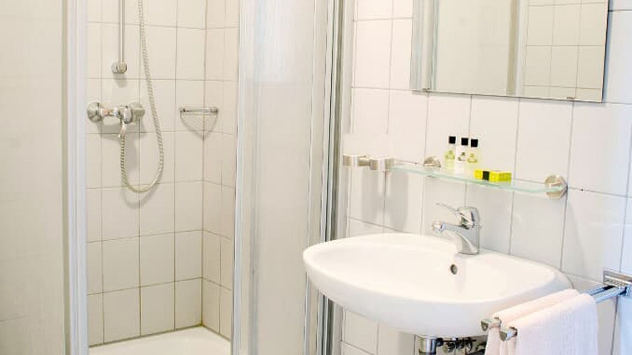 Photo of Bathroom in Roding