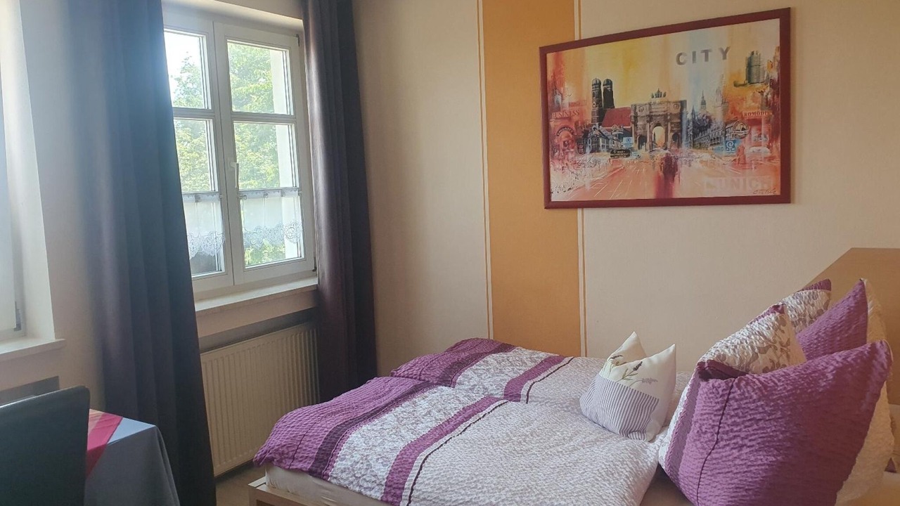 Photo of Bedroom in Roding