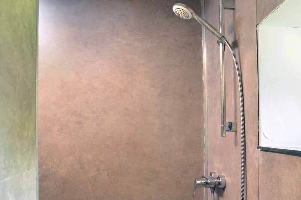 Photo of Bathroom in Mainleus