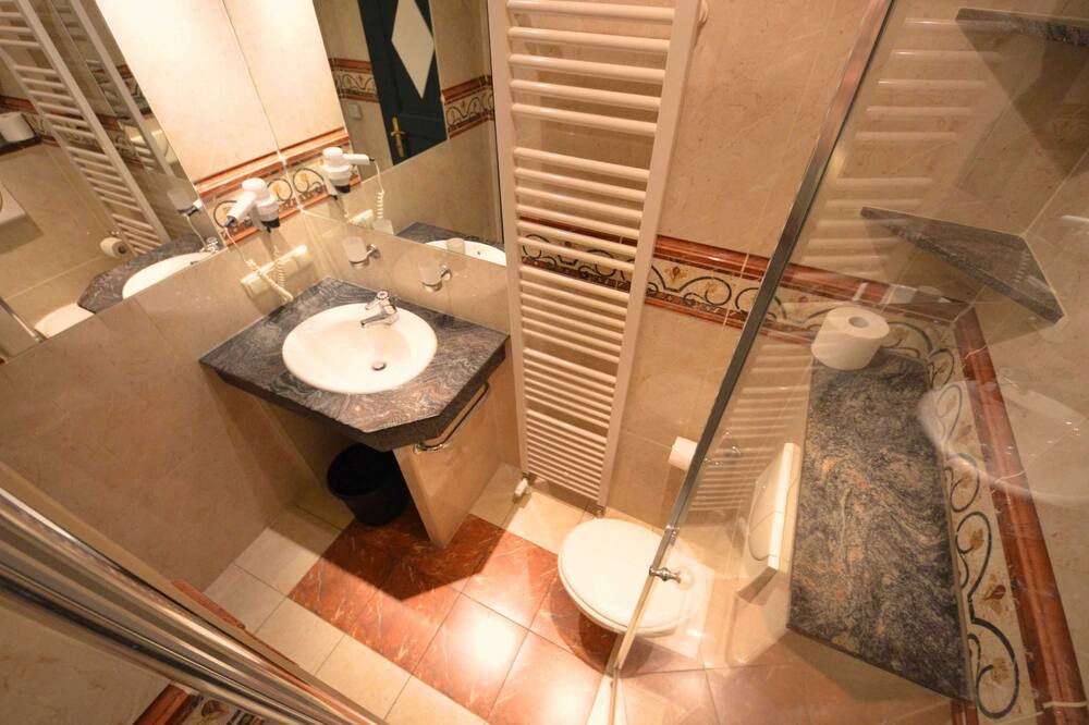 Photo of Bathroom in Gross Zicker