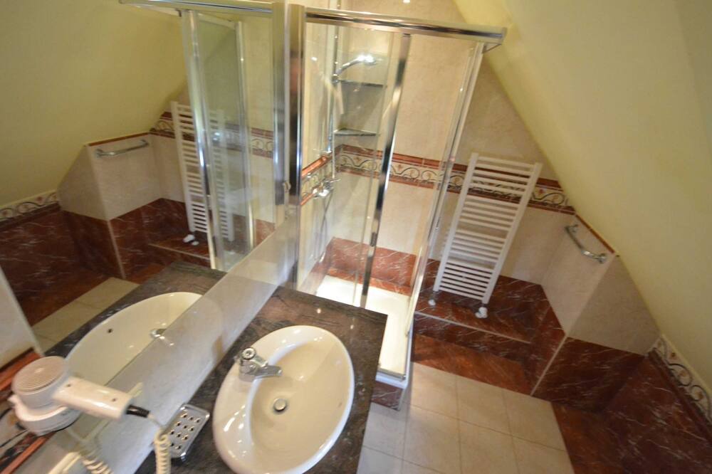 Photo of Bathroom in Gross Zicker
