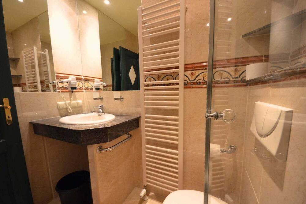 Photo of Bathroom in Gross Zicker