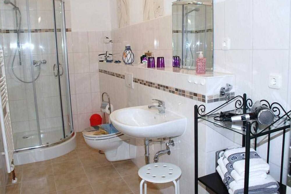 Photo of Bathroom in Neppermin