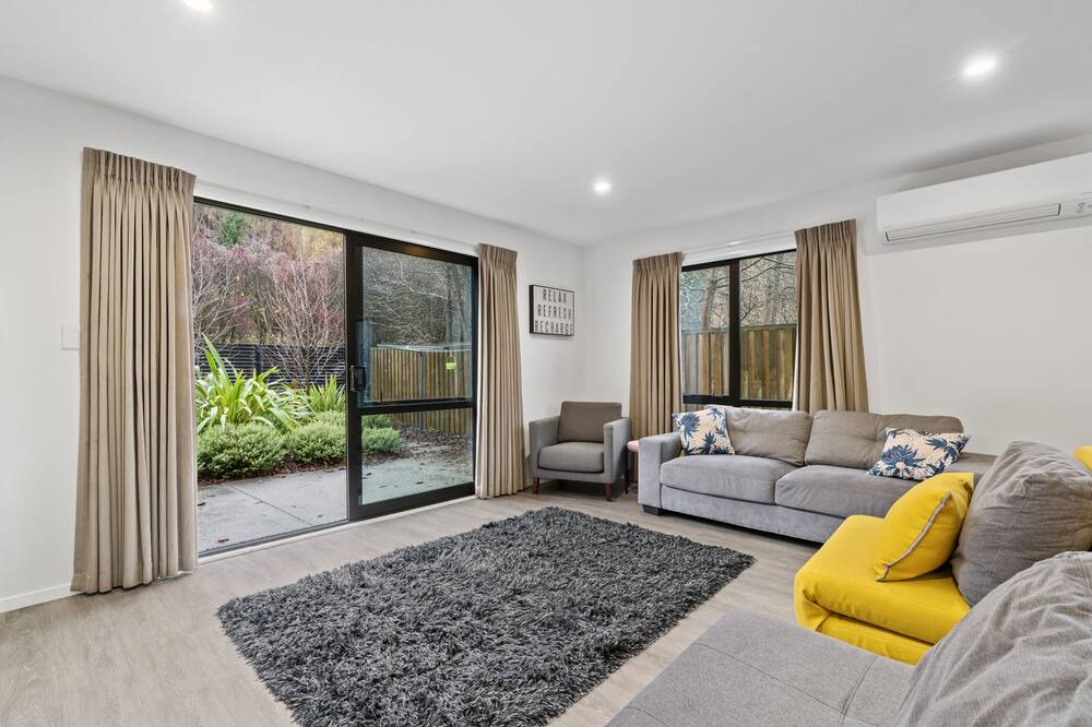 Photo of Livingroom in Arthur's Point
