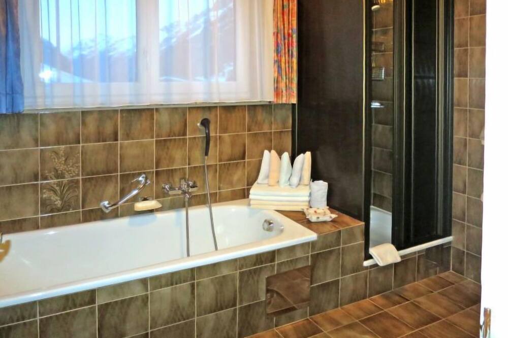 Photo of Bathroom in Plangeross