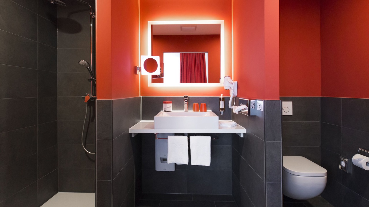 Photo of Bathroom in Roth
