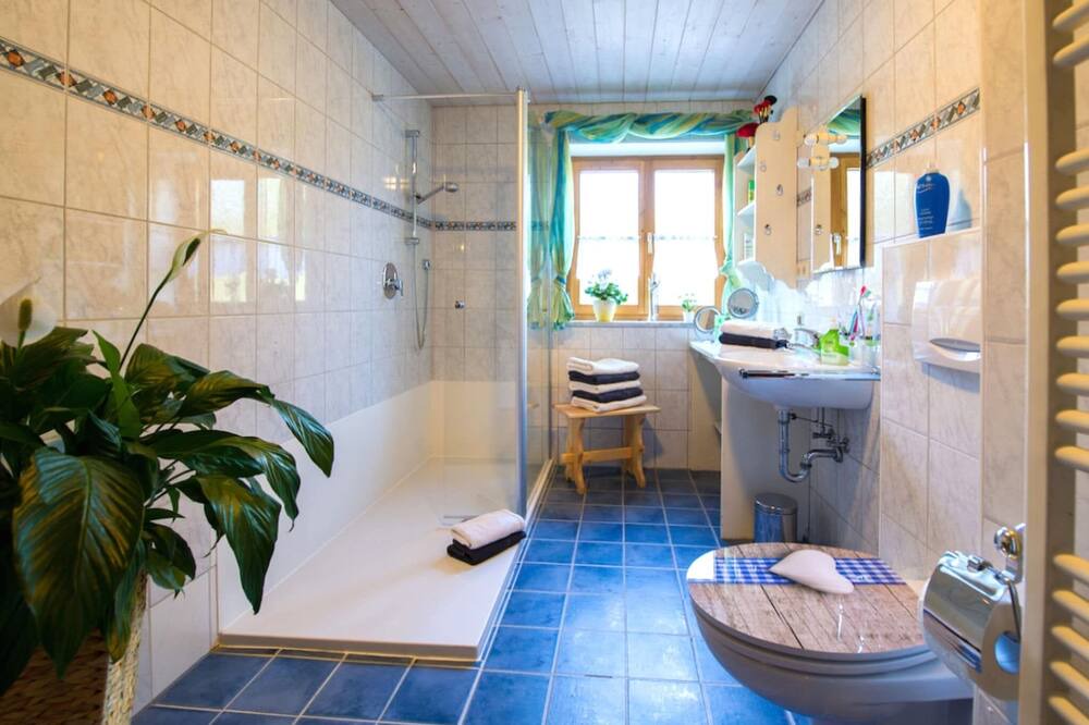 Photo of Bathroom in Burggen