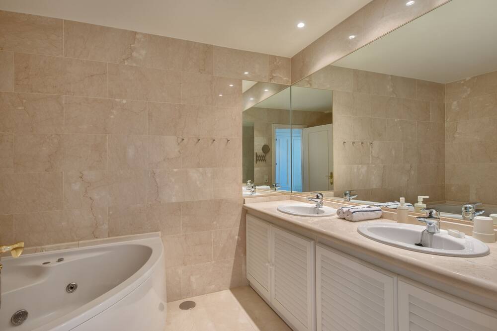 Photo of Bathroom in Nueva Andalucia