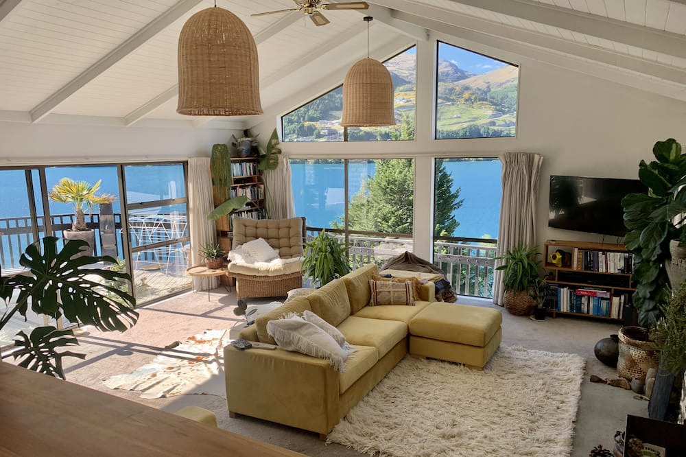 Photo of Livingroom in Kelvin Heights