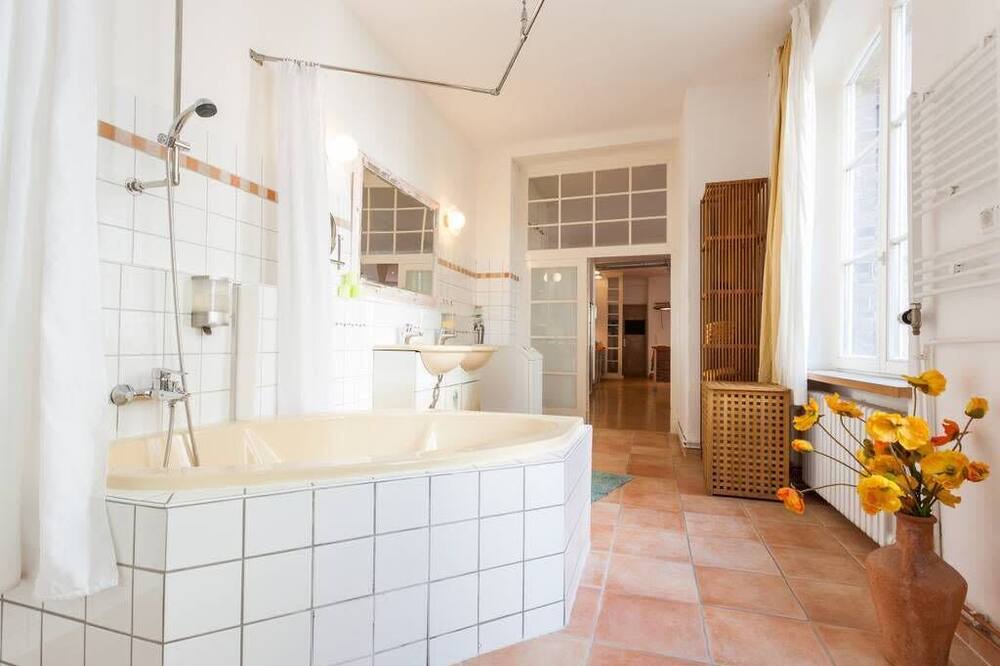 Photo of Bathroom in Moabit