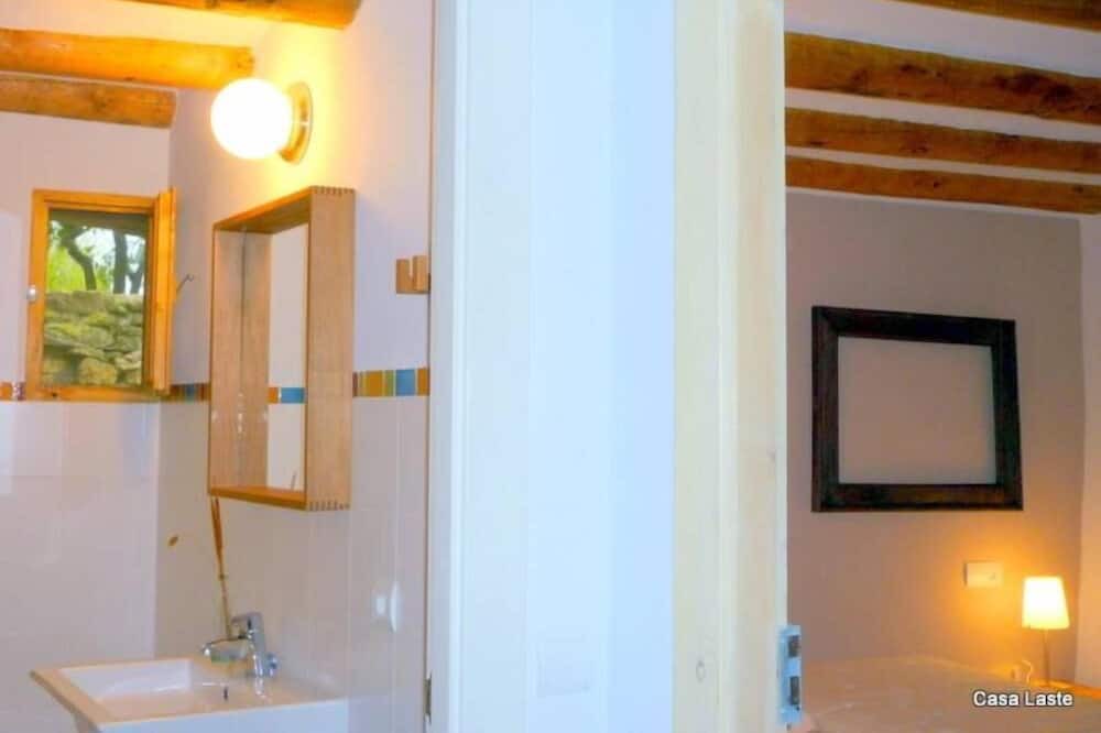 Photo of Bathroom in Ardisa