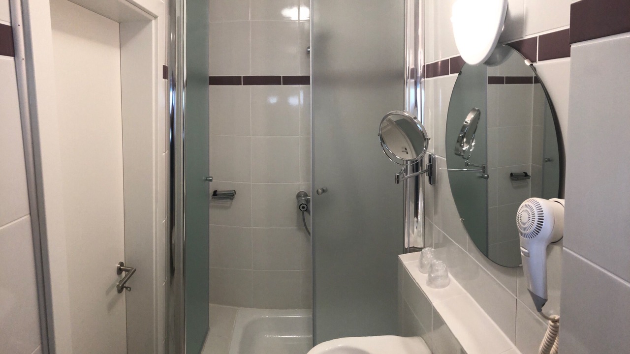 Photo of Bathroom in Purgl