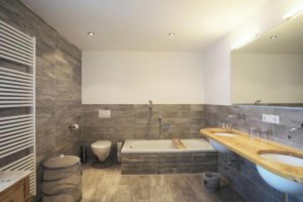 Photo of Bathroom in Horn