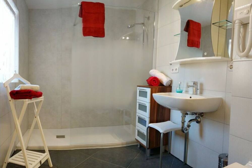 Photo of Bathroom in Schwarzenbruck