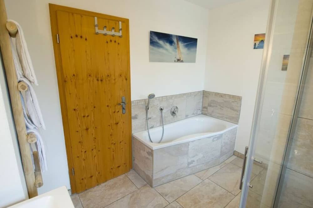 Photo of Bathroom in Heufeld
