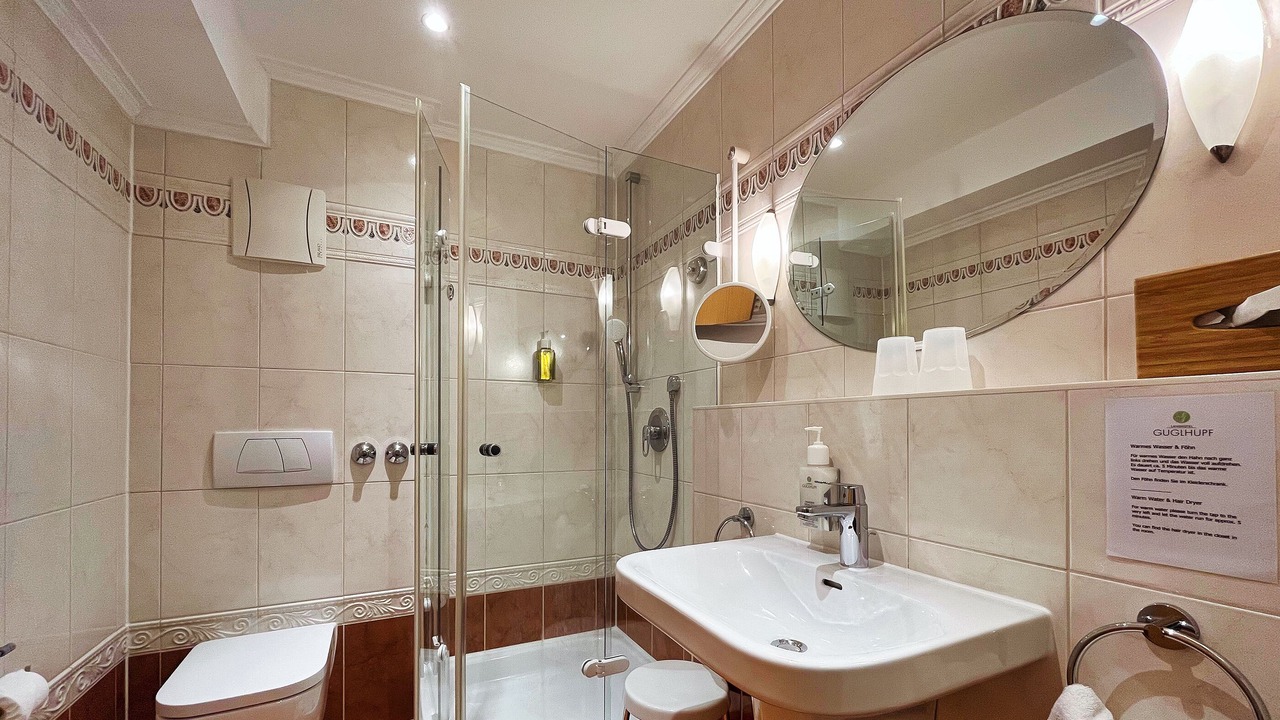 Photo of Bathroom in Horn