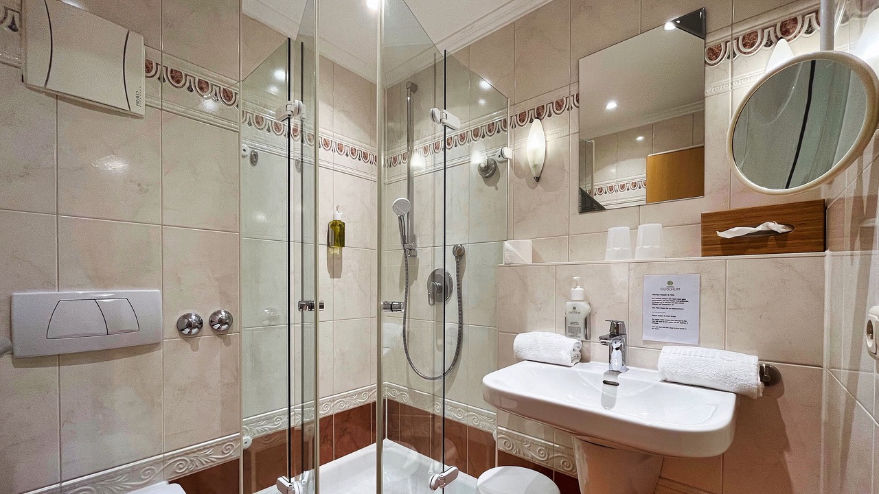 Photo of Bathroom in Horn
