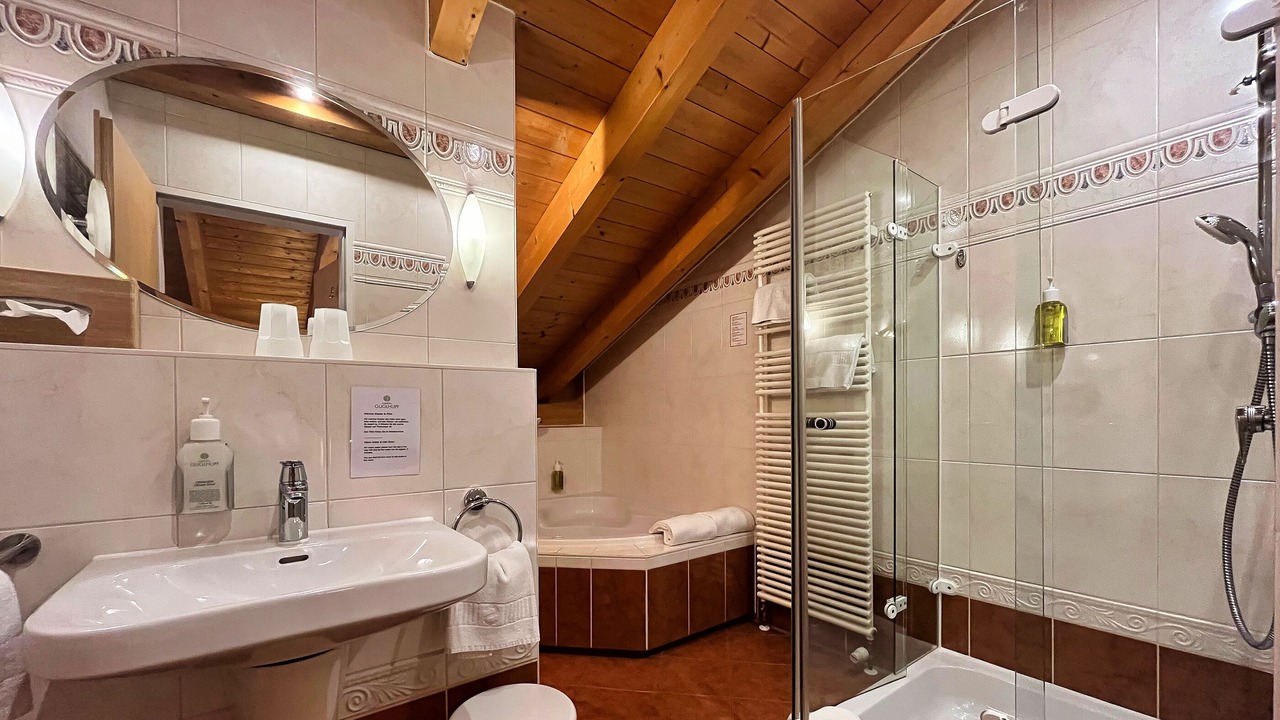 Photo of Bathroom in Horn