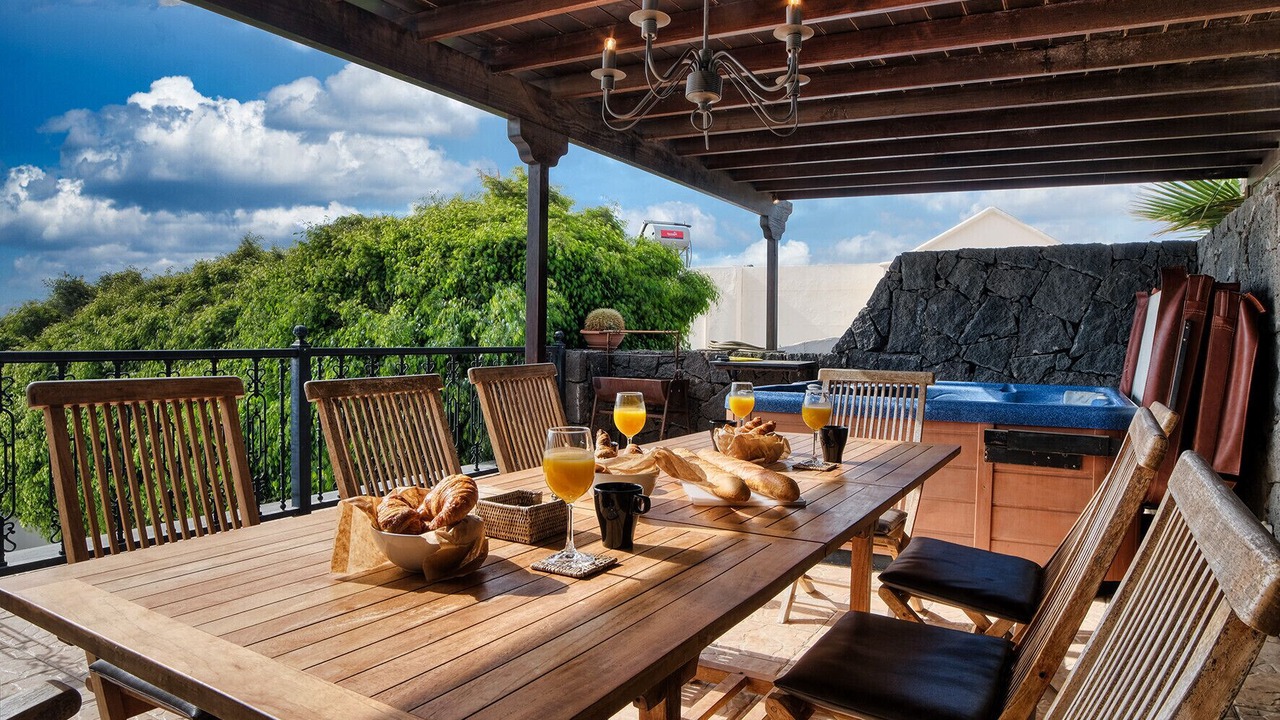 Photo of Outdoor in Tias