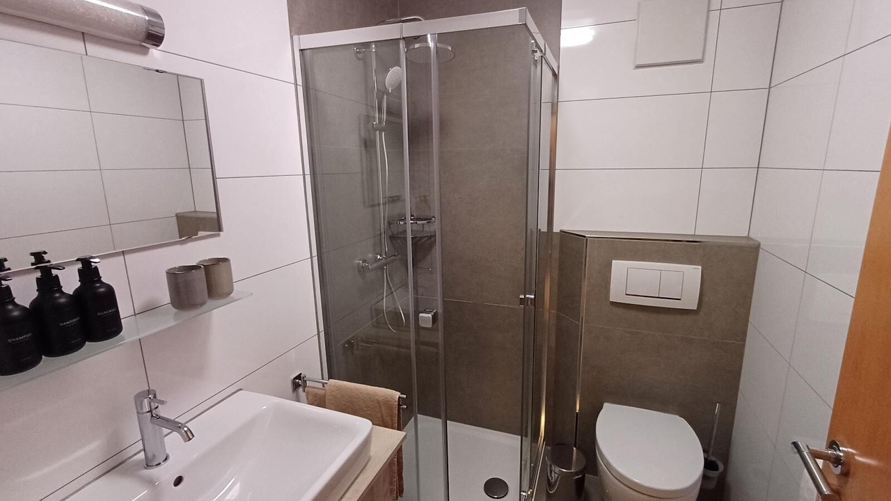 Photo of Bathroom in Lam