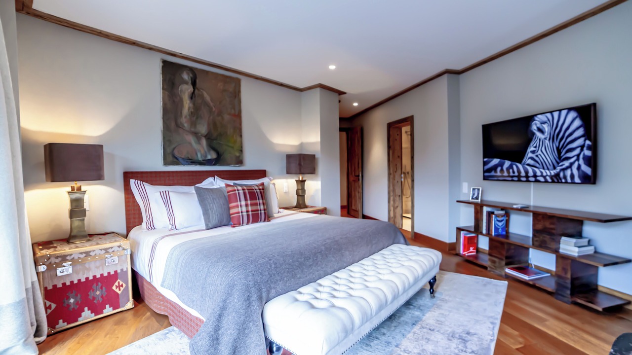 Photo of Bedroom in Lens