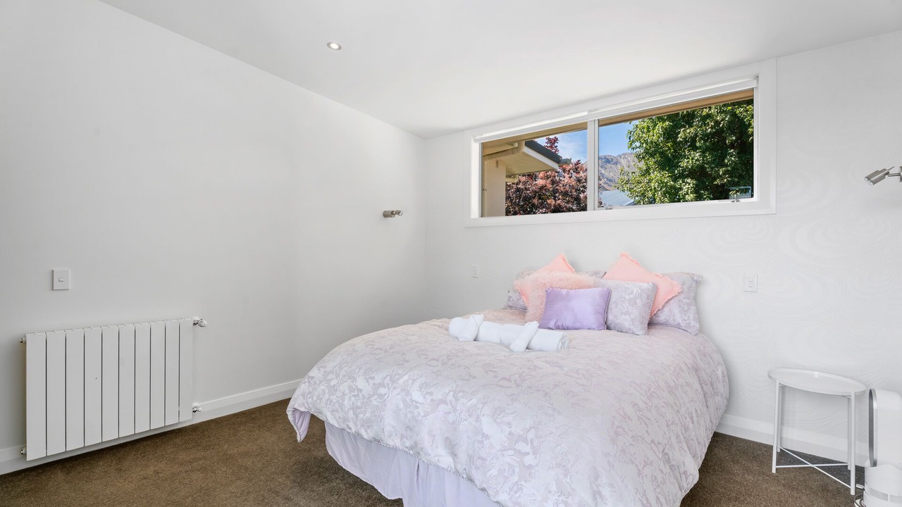 Photo of Bedroom in Lake Hayes