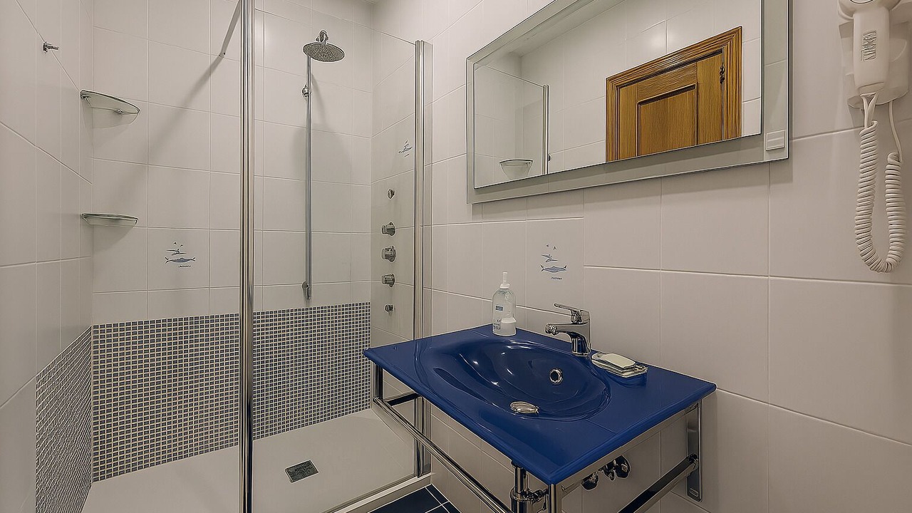 Photo of Bathroom in Embajadores