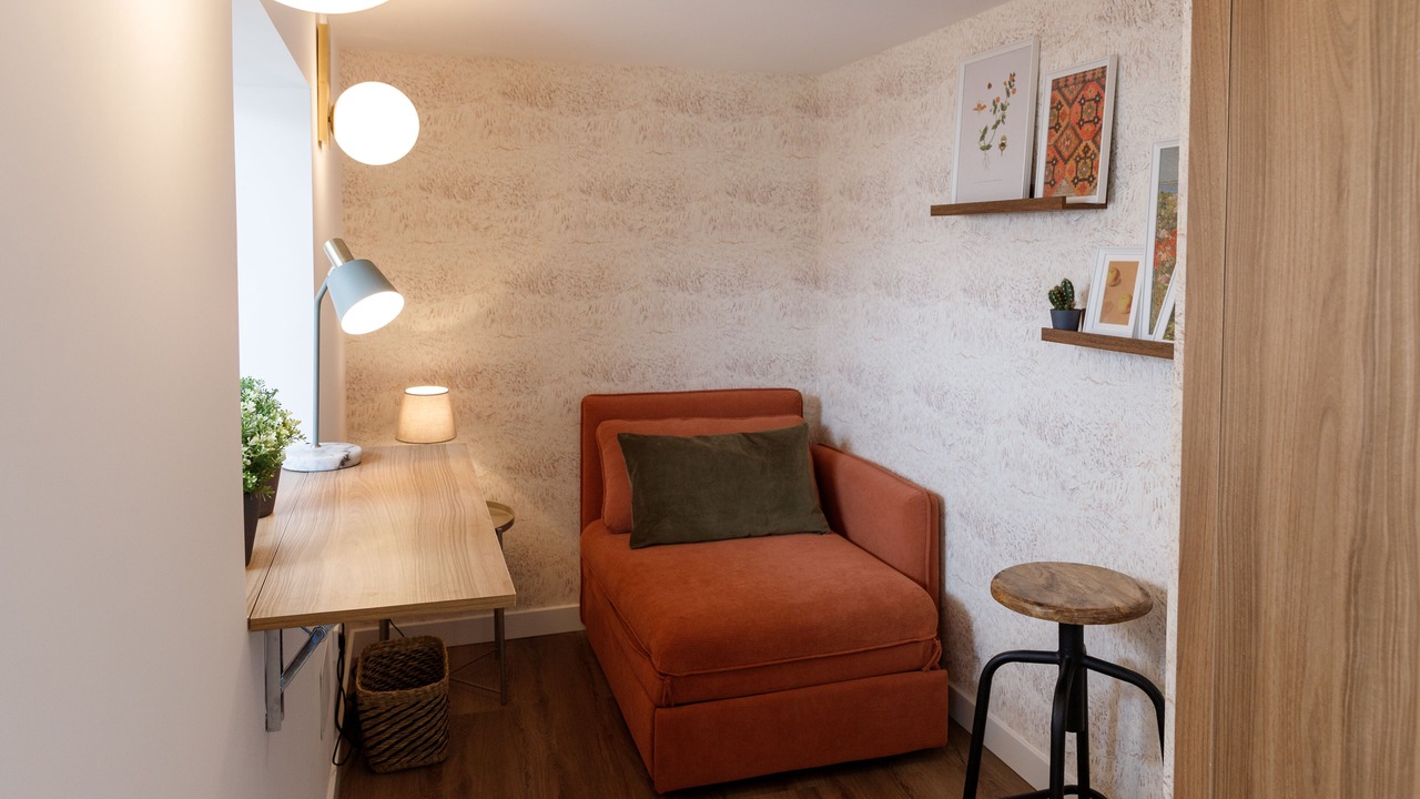 Photo of Livingroom in Golden Triangle of Art