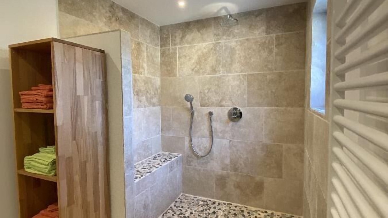 Photo of Bathroom in Posing
