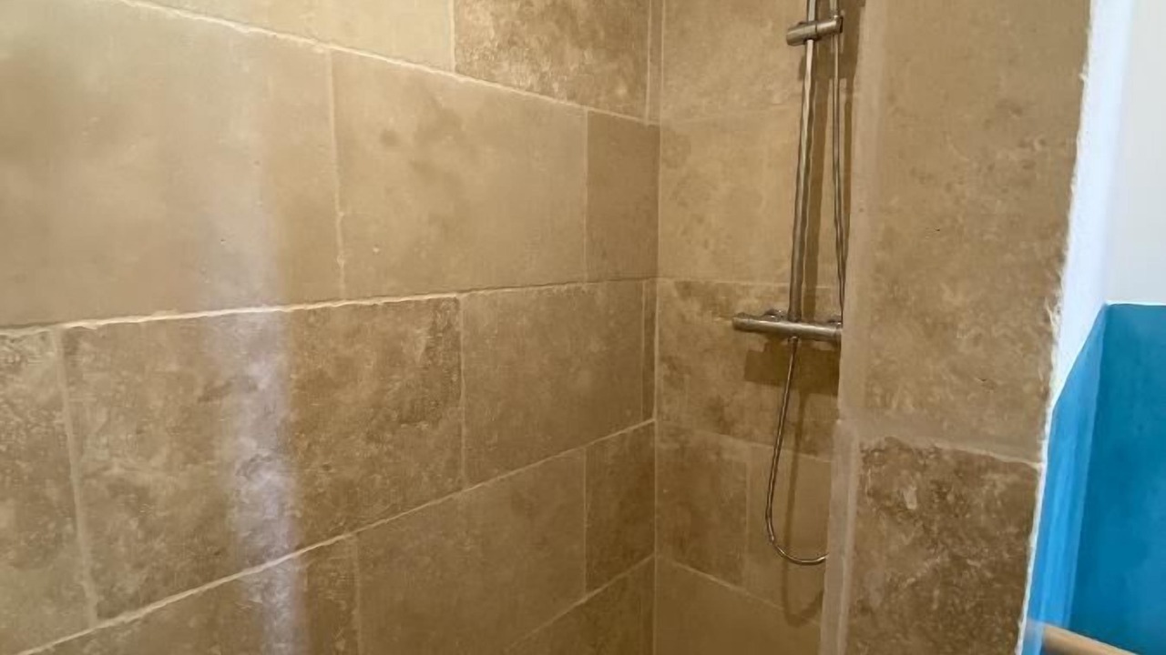 Photo of Bathroom in Posing