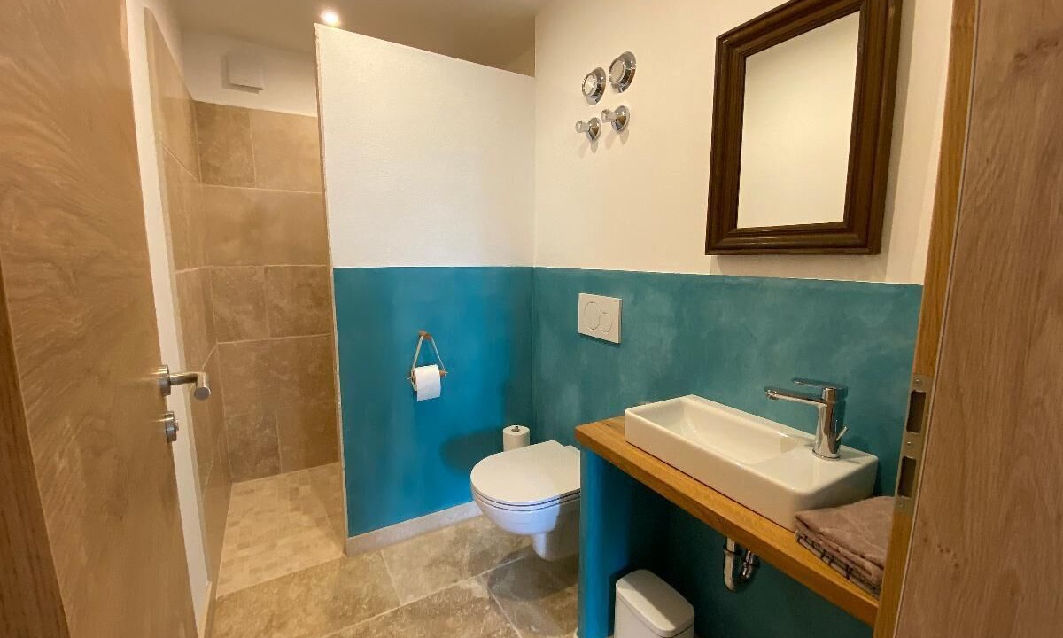 Photo of Bathroom in Posing