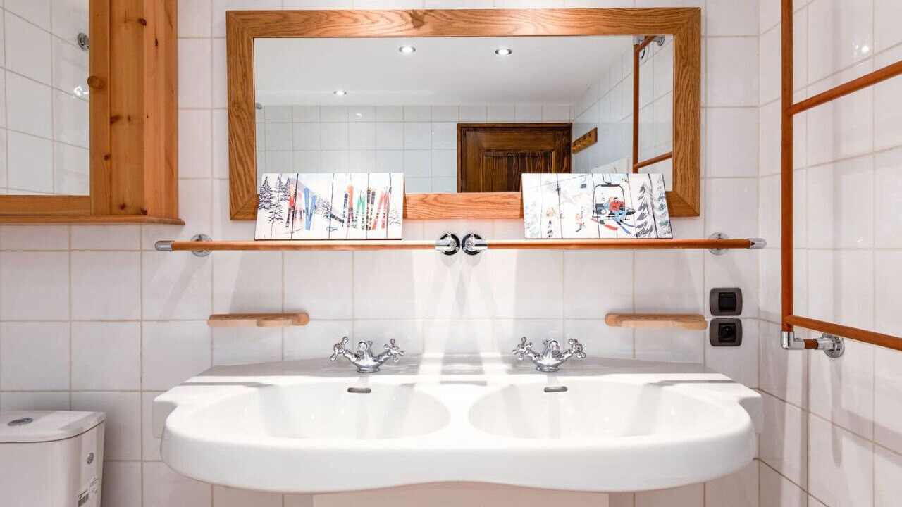 Photo of Bathroom in Les Praz-de-Chamonix