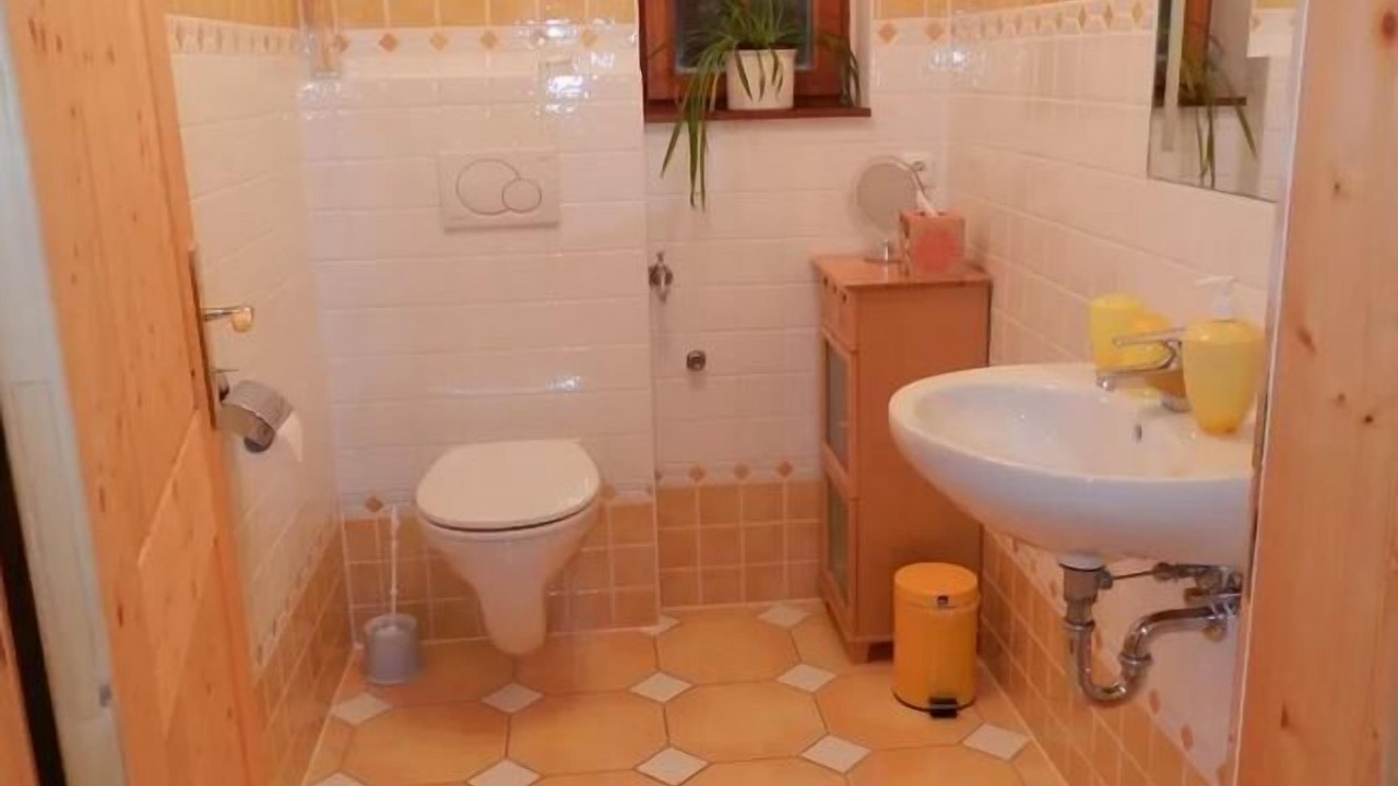 Photo of Bathroom in Egglham