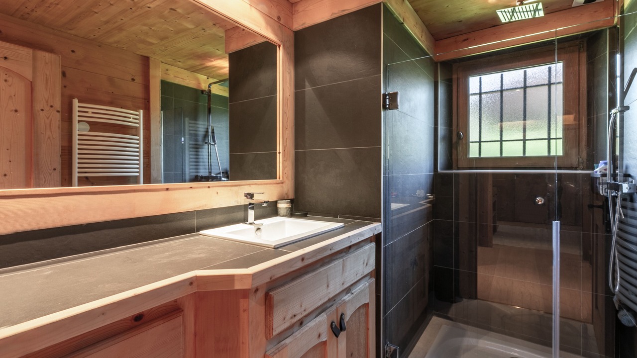 Photo of Bathroom in Demi-Quartier