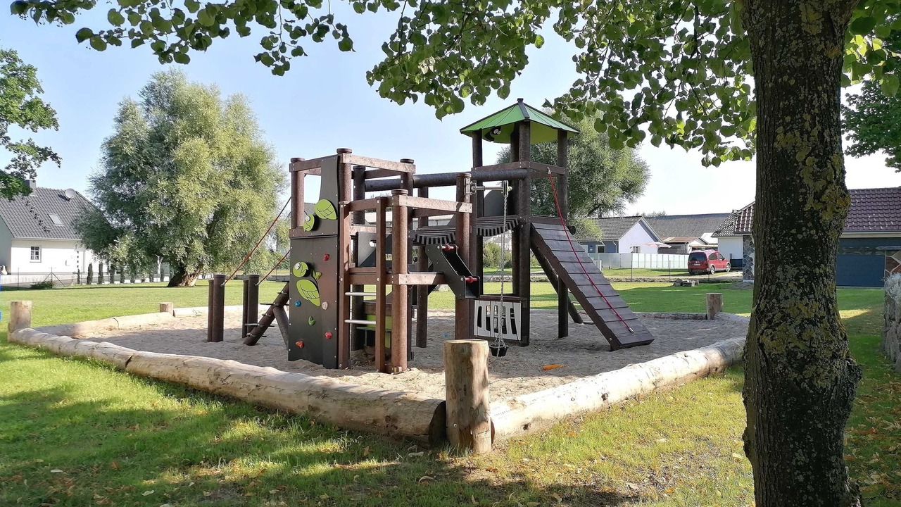 Photo of Others in Pepelow