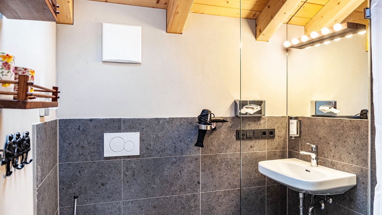 Photo of Bathroom in Farchant