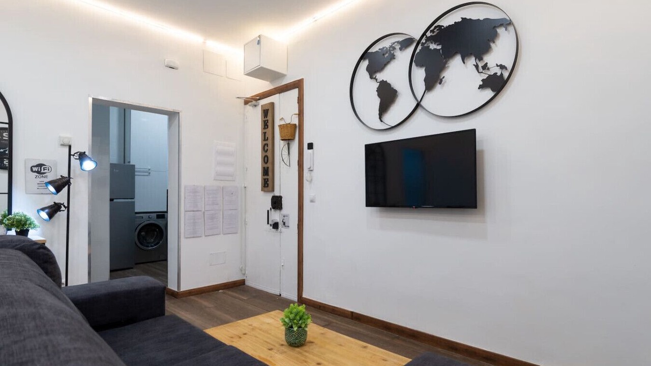 Photo of Livingroom in Golden Triangle of Art