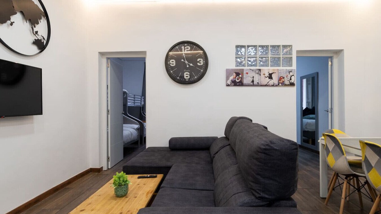 Photo of Livingroom in Golden Triangle of Art