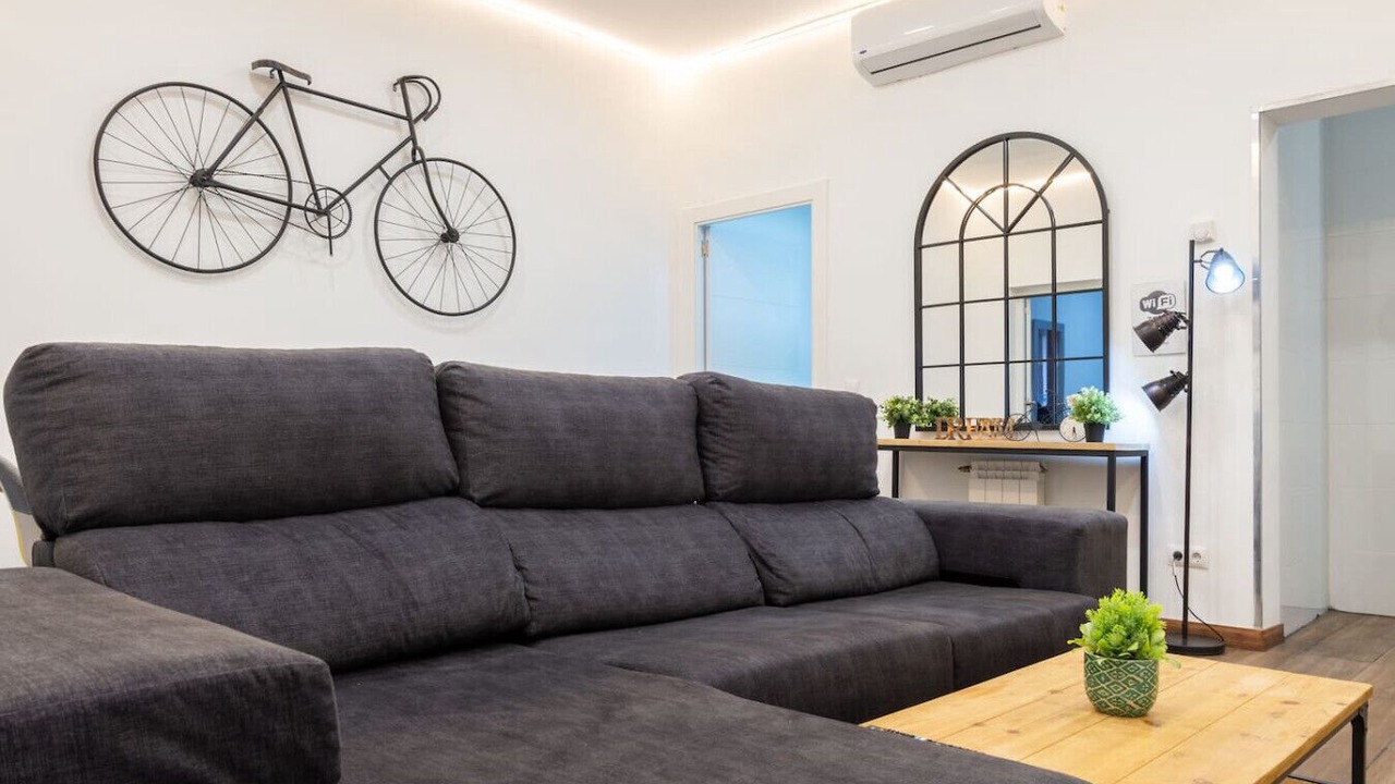 Photo of Livingroom in Golden Triangle of Art