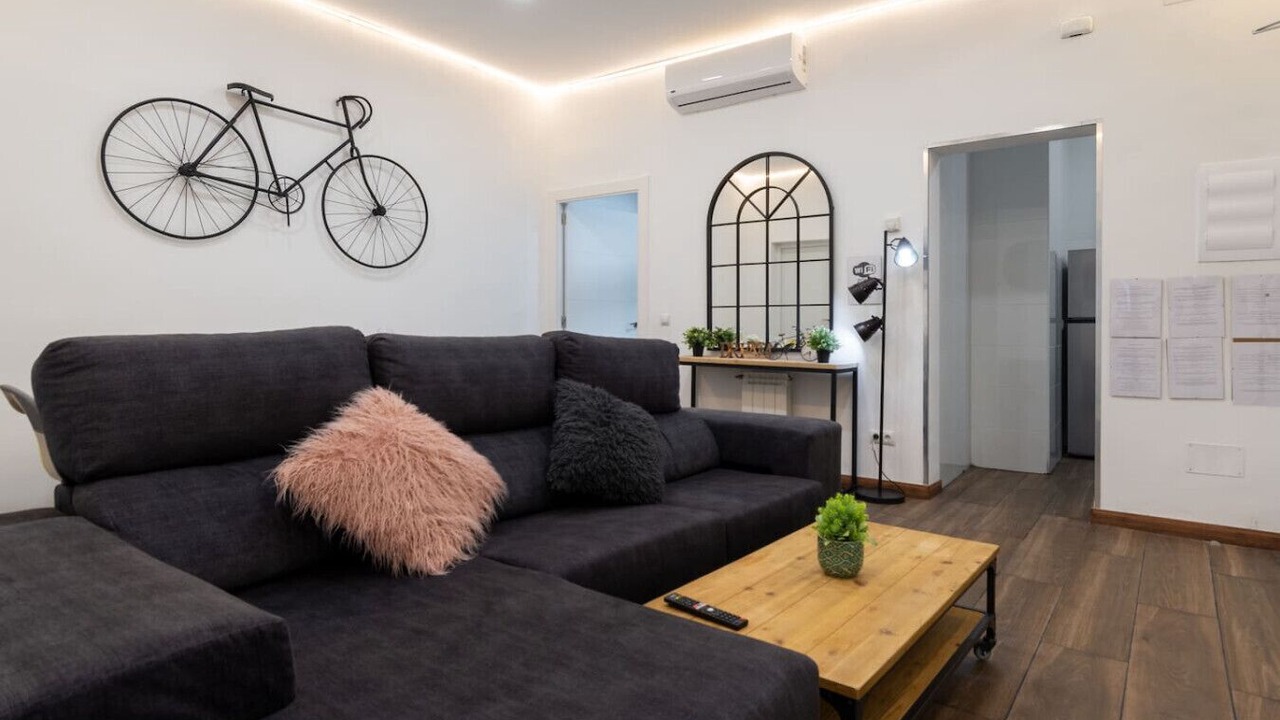 Photo of Livingroom in Golden Triangle of Art