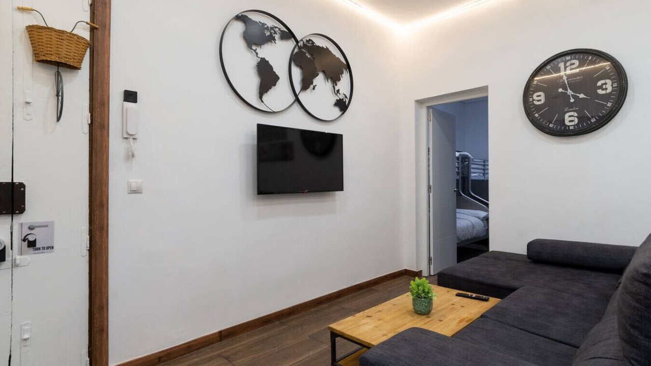 Photo of Livingroom in Golden Triangle of Art