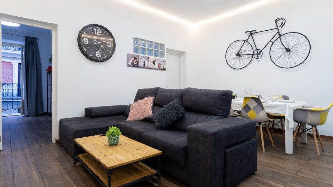 Photo of Livingroom in Golden Triangle of Art
