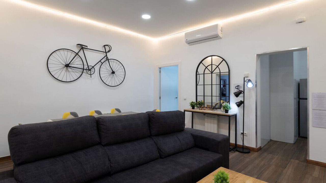 Photo of Livingroom in Golden Triangle of Art