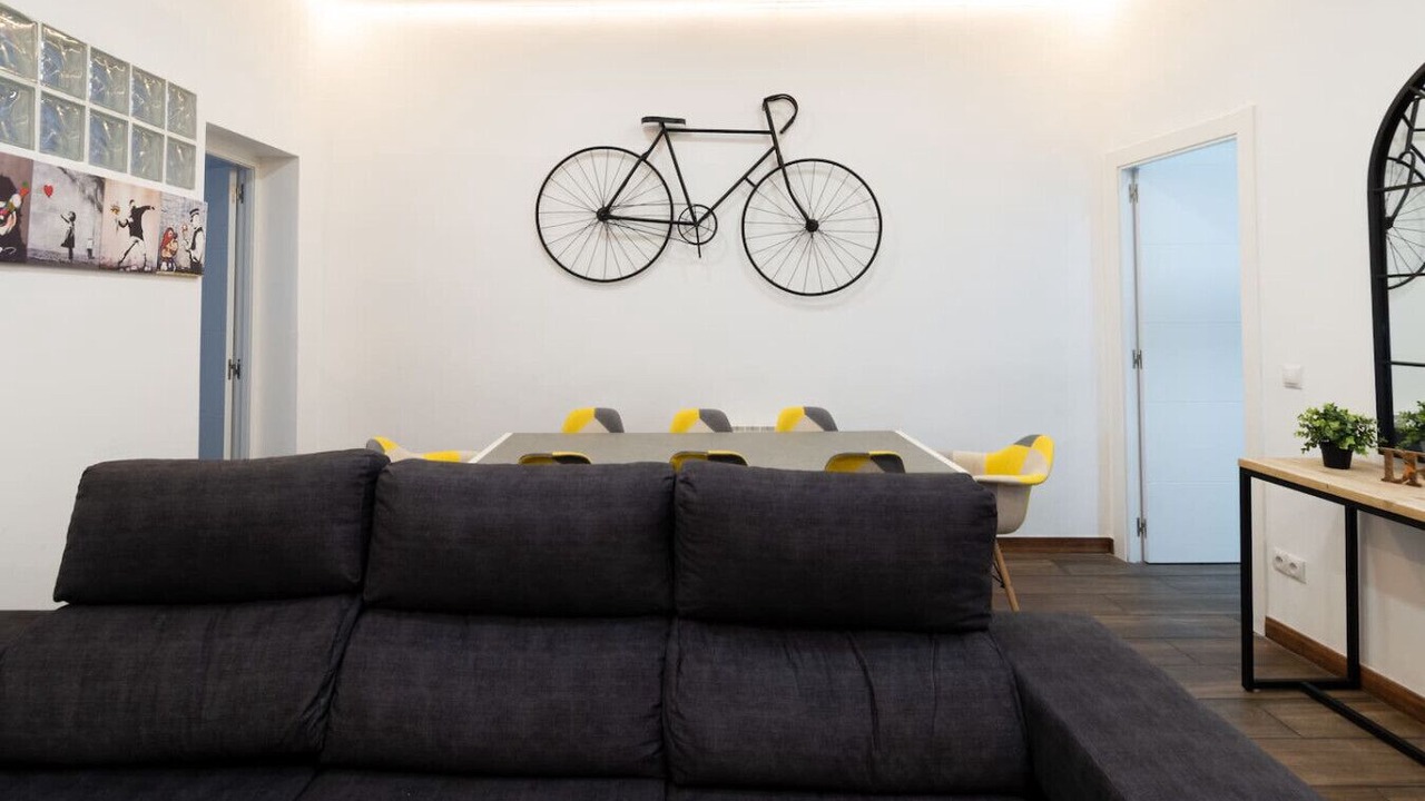 Photo of Livingroom in Golden Triangle of Art