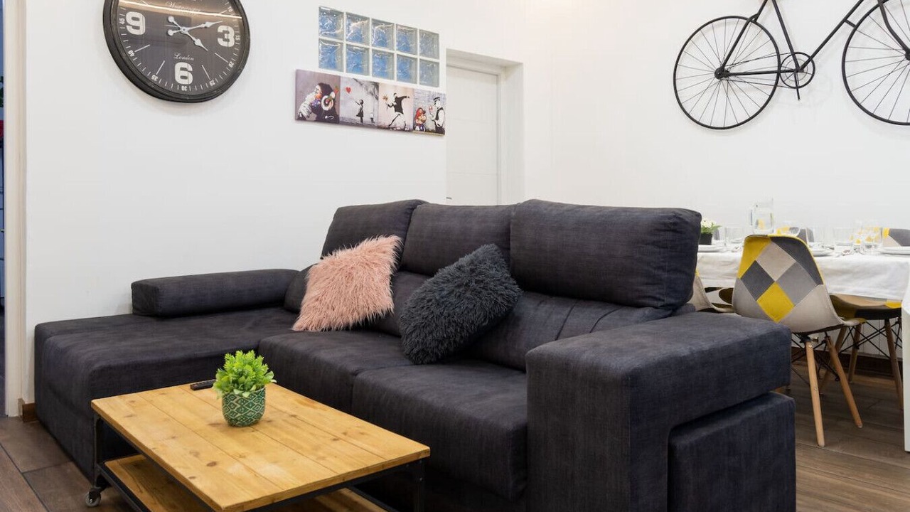 Photo of Livingroom in Golden Triangle of Art