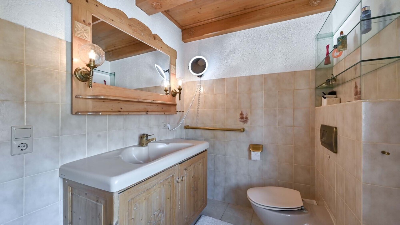 Photo of Bathroom in Horn