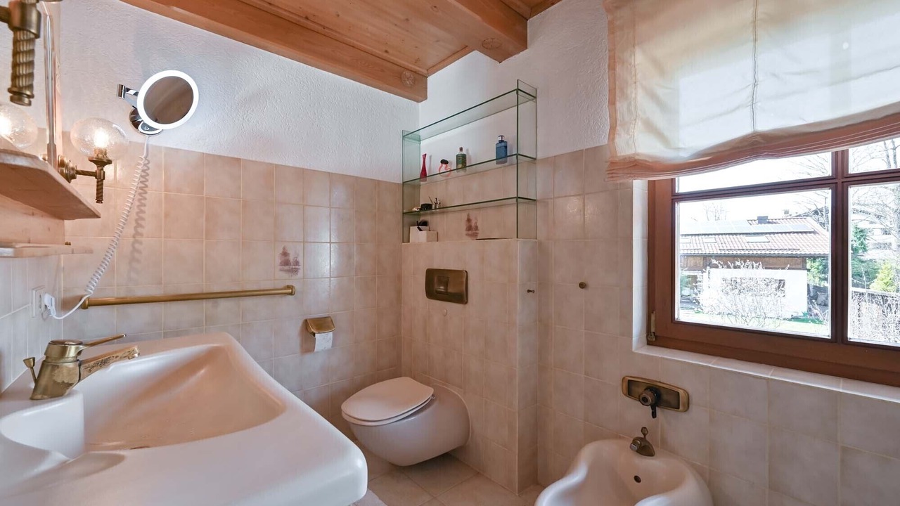 Photo of Bathroom in Horn