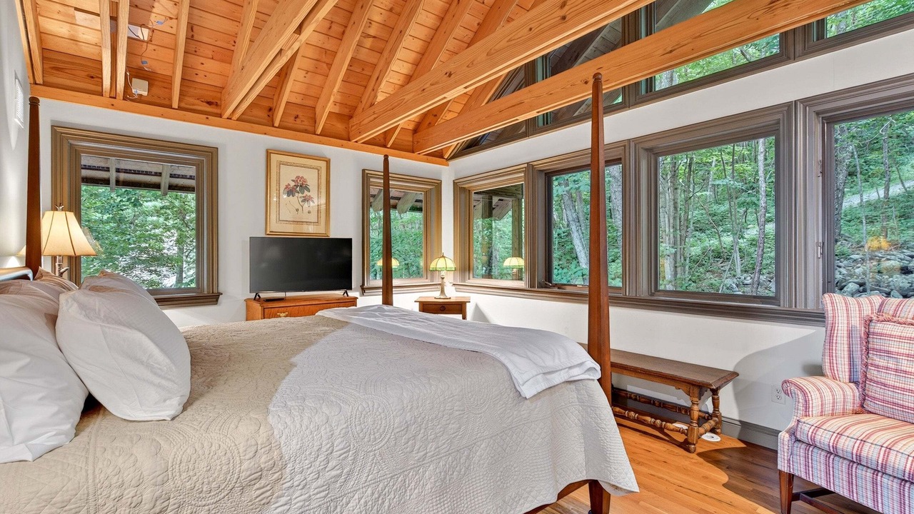 Photo of Bedroom in Laurel Ridge