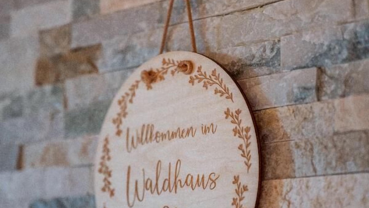 Photo of Others in Haus im Wald